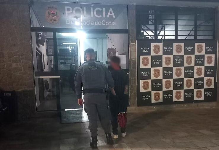 Cotia: dupla é presa por roubar mais de R$ 1400 em posto de combustível