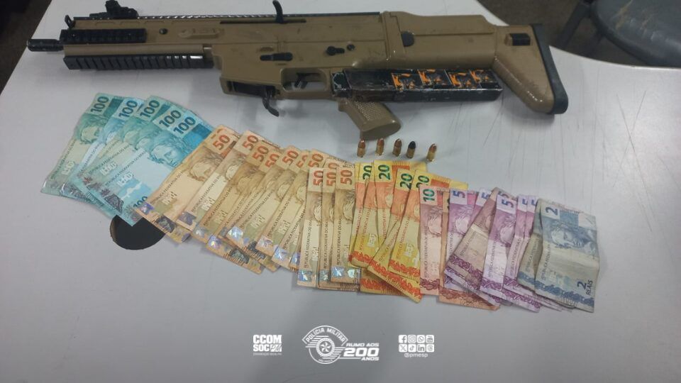 Cotia: dupla é presa por roubar mais de R$ 1400 em posto de combustível