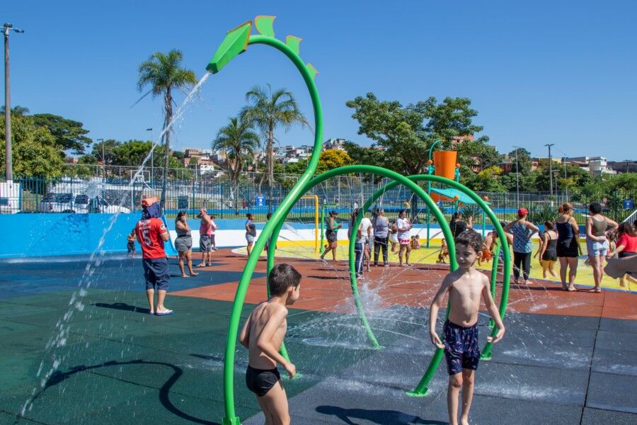 Verão na Região Oeste: Parques aquáticos e esportes radicais para escapar do calor