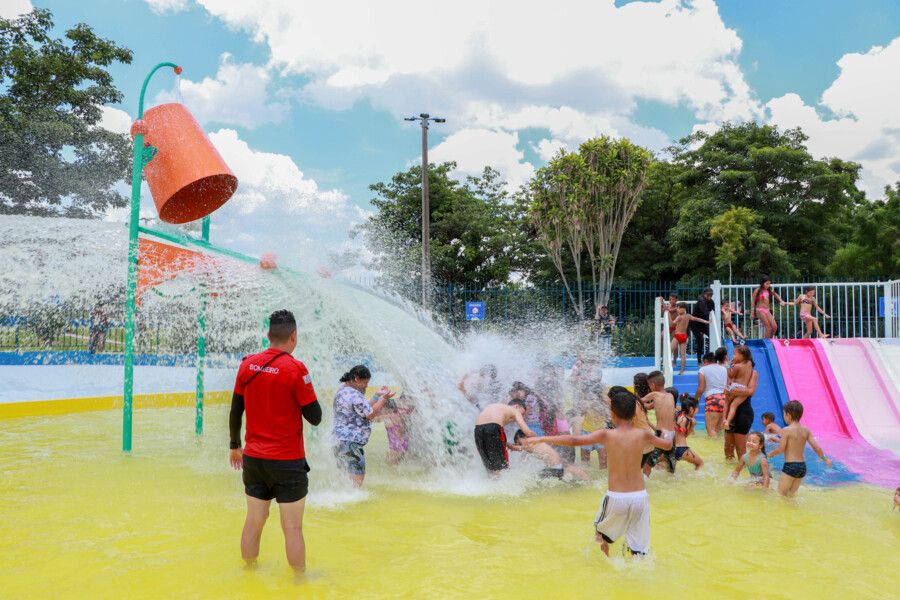Verão na Região Oeste: Parques aquáticos e esportes radicais para escapar do calor
