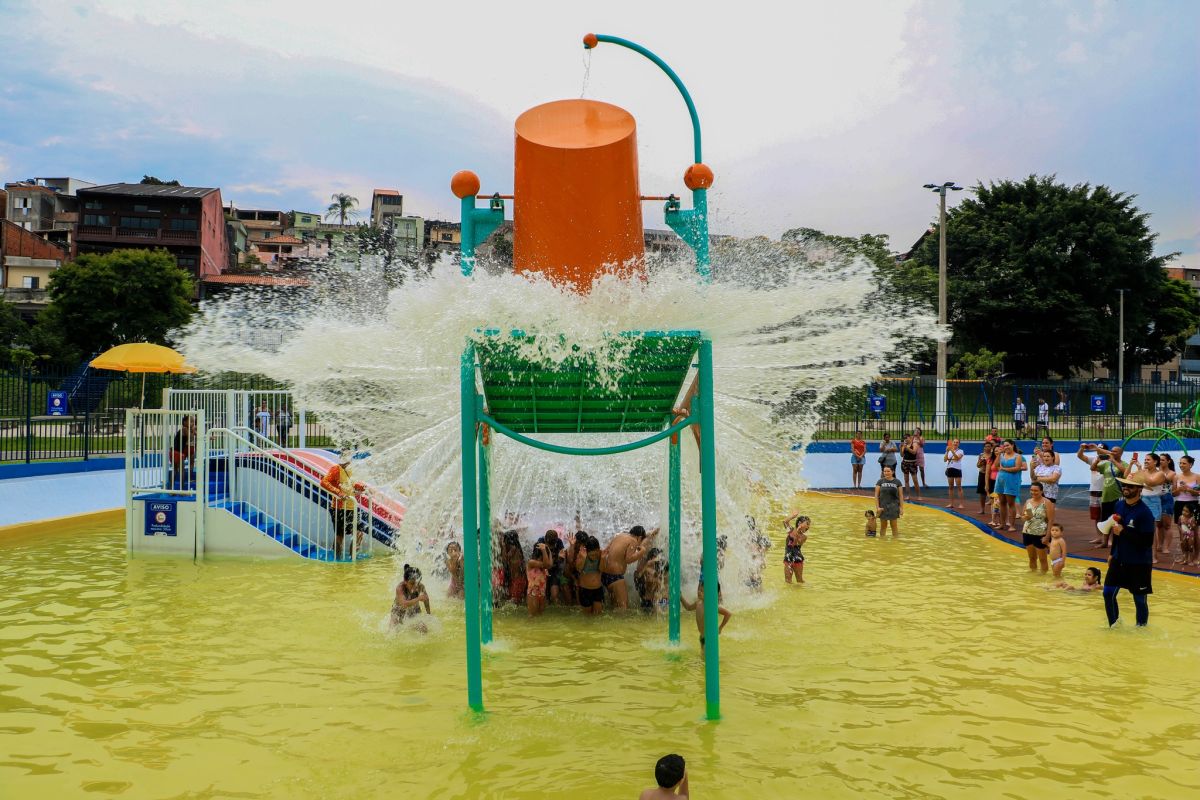 Verão na Região Oeste: Parques aquáticos e esportes radicais para escapar do calor