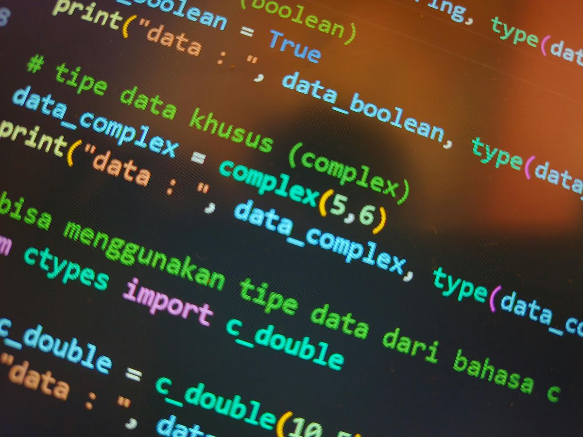 Com o avanço da IA, graduações em tecnologia ganham destaque no mercado