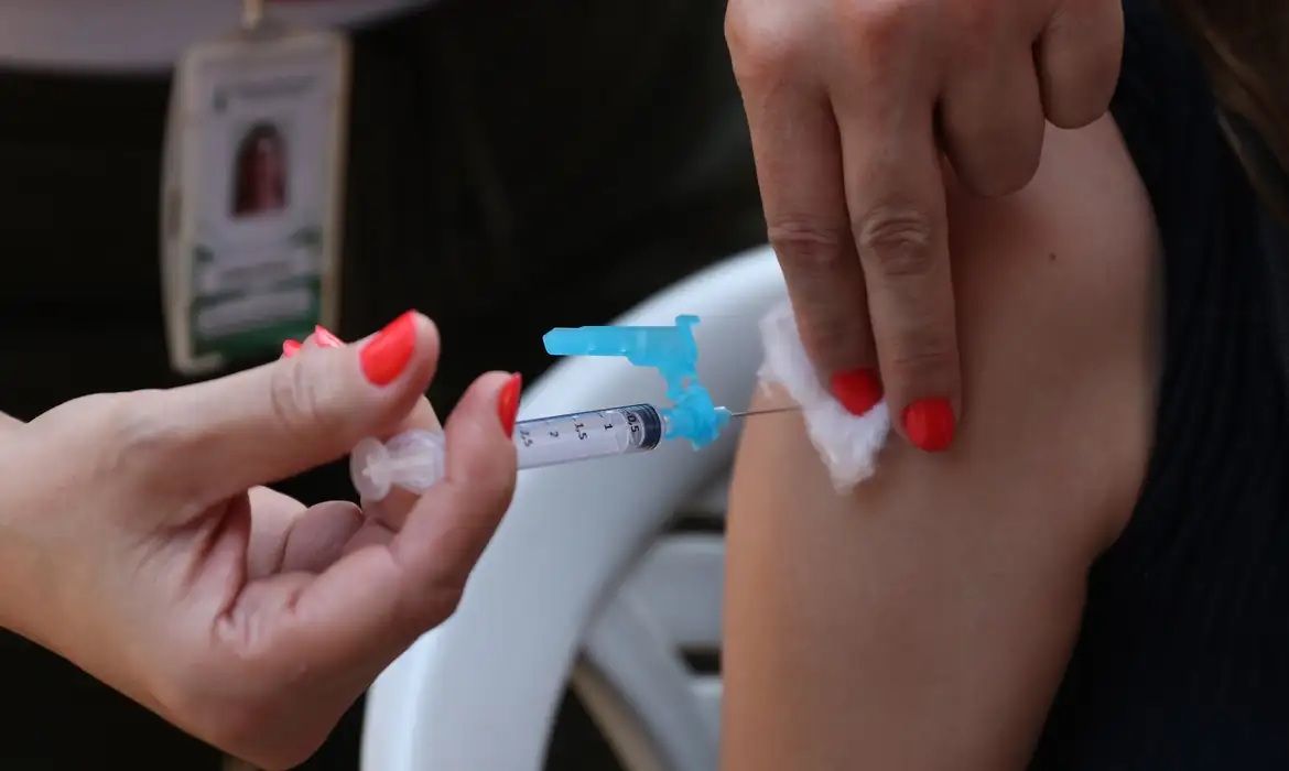 Anvisa indica vacina contra HPV para prevenir mais tipos de câncer