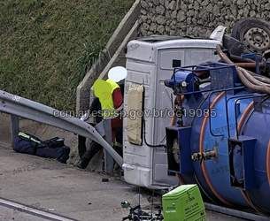 Barueri: tombamento de duas carretas trava a Castello Branco