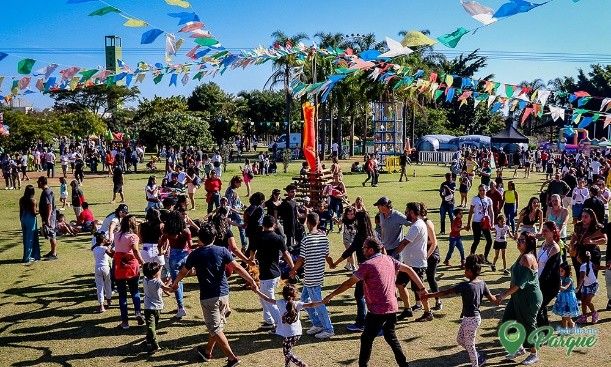 festa junina familia no parque