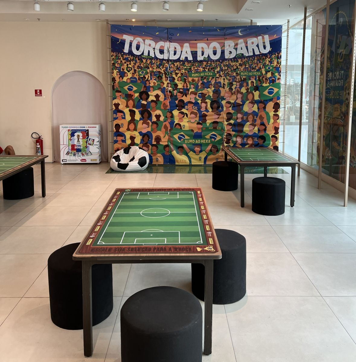Copa do Mundo: Parque Shopping Barueri conta com espaço para troca de figurinhas