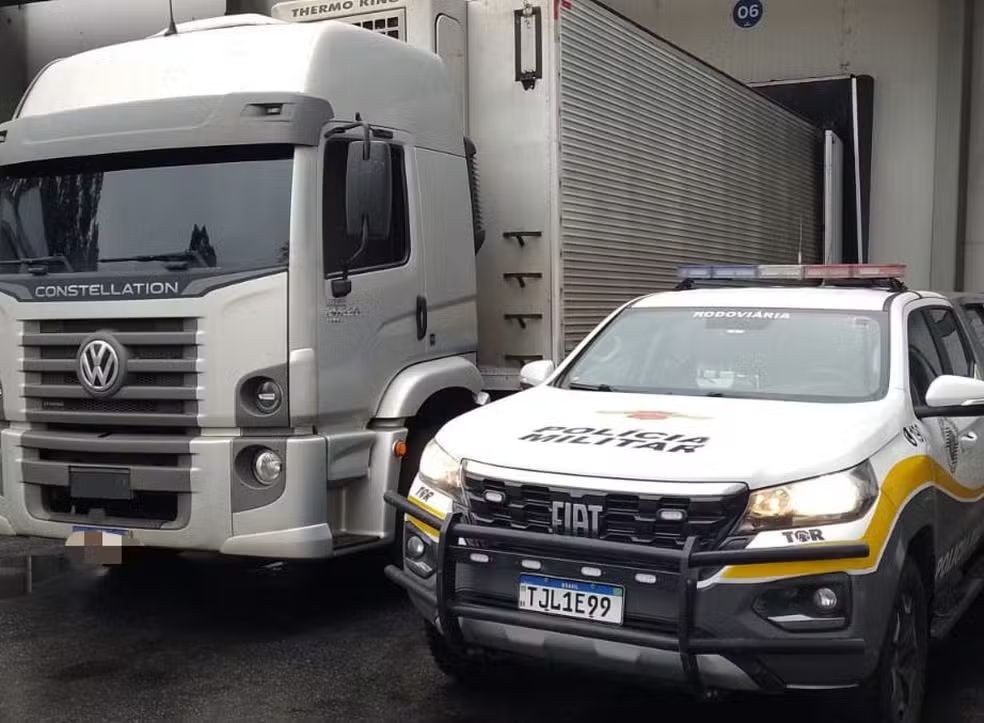Araçariguama: Polícia apreende R$ 2 milhões em carga escondida de frango