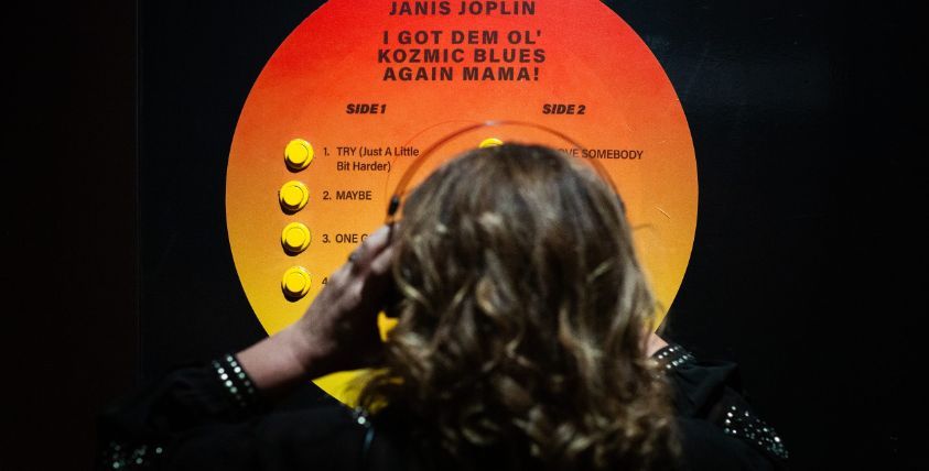 Exposição sobre Janis Joplin segue em cartaz até 14 de junho