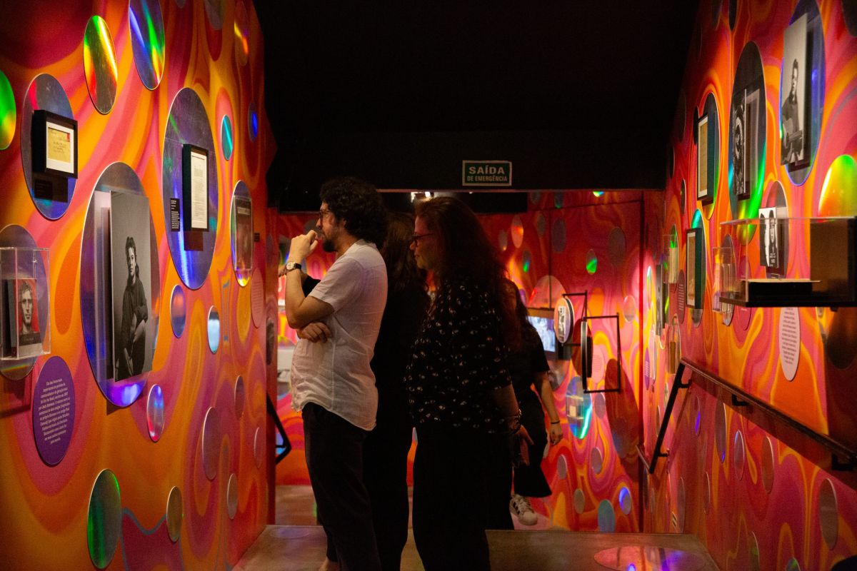 Exposição sobre Janis Joplin segue em cartaz até 14 de junho