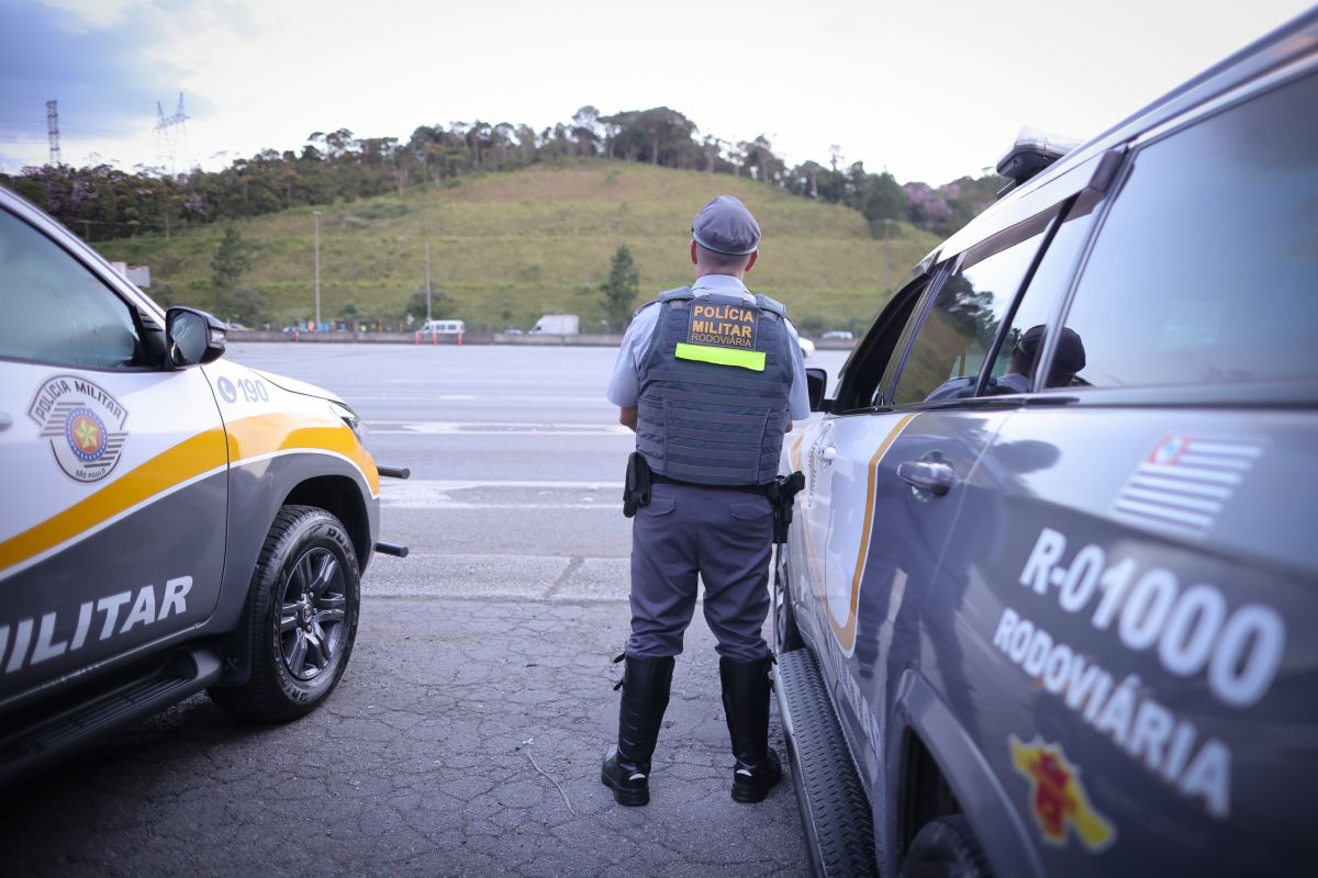 Dupla é presa após roubo de 32 toneladas de MDF em Itapevi