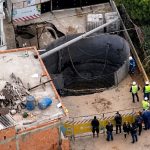 Obra da Sabesp abre cratera em Osasco