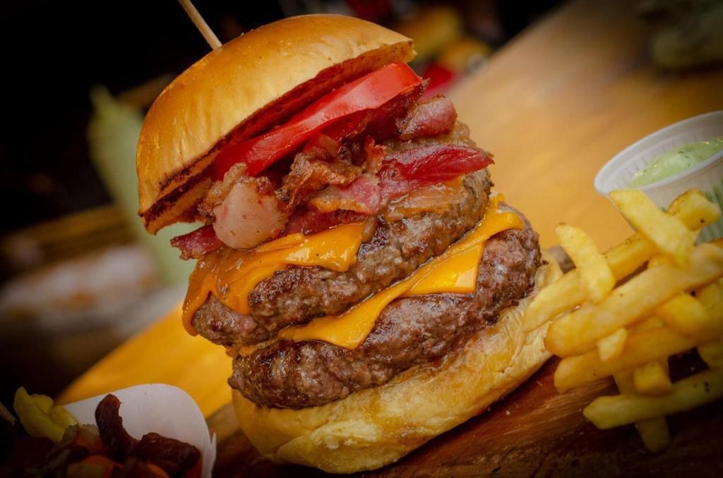 hamburguers e churrasco são destaques do burning fest em Itapevi