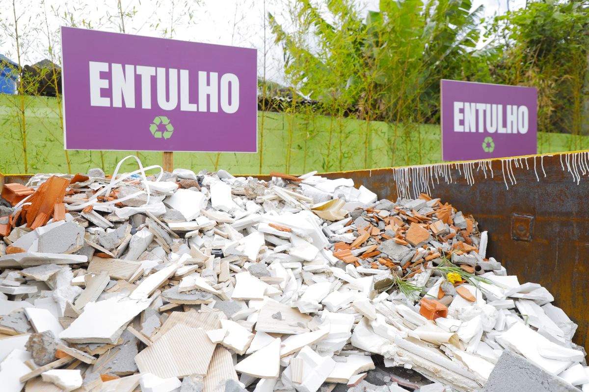 Descarte de resíduos na região oeste