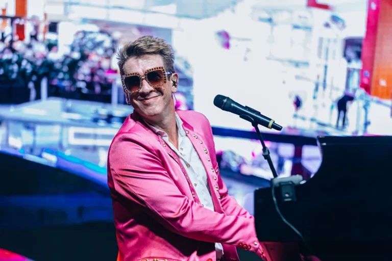elton john diamonds cotia