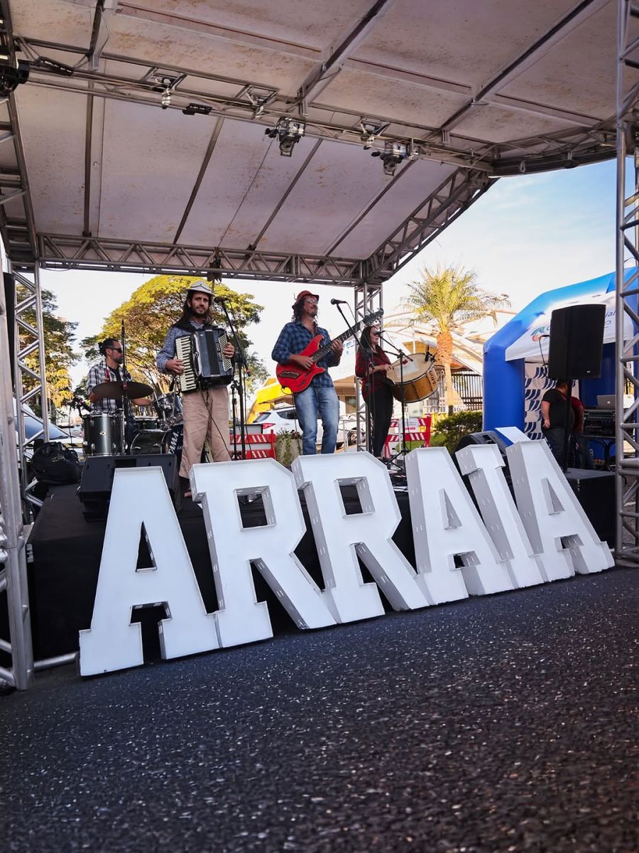 festa julina no centro comercial alphaville terá música sertaneja 