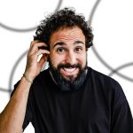 Murilo Couto durante apresentação de show de comédia