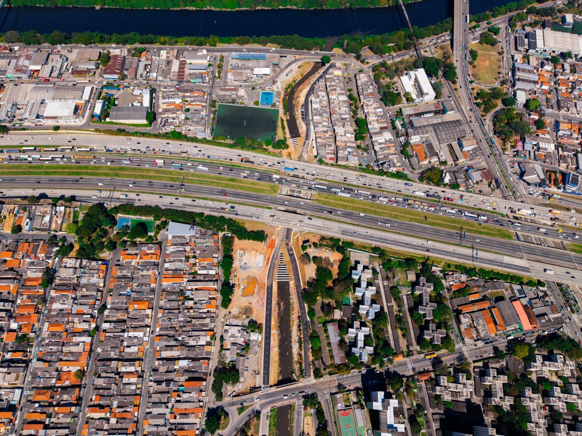 avenida transversal norte em Osasco