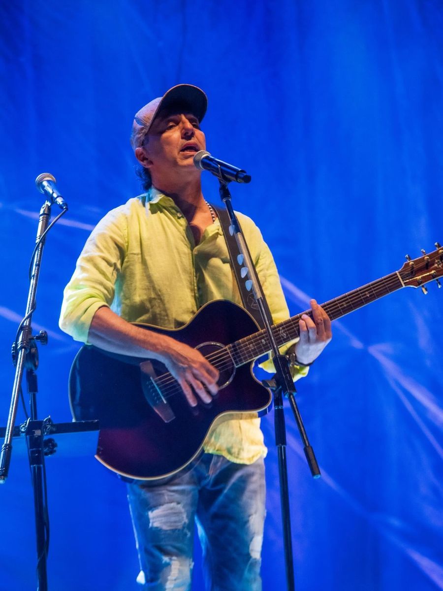 zeca baleiro faz show em osasco