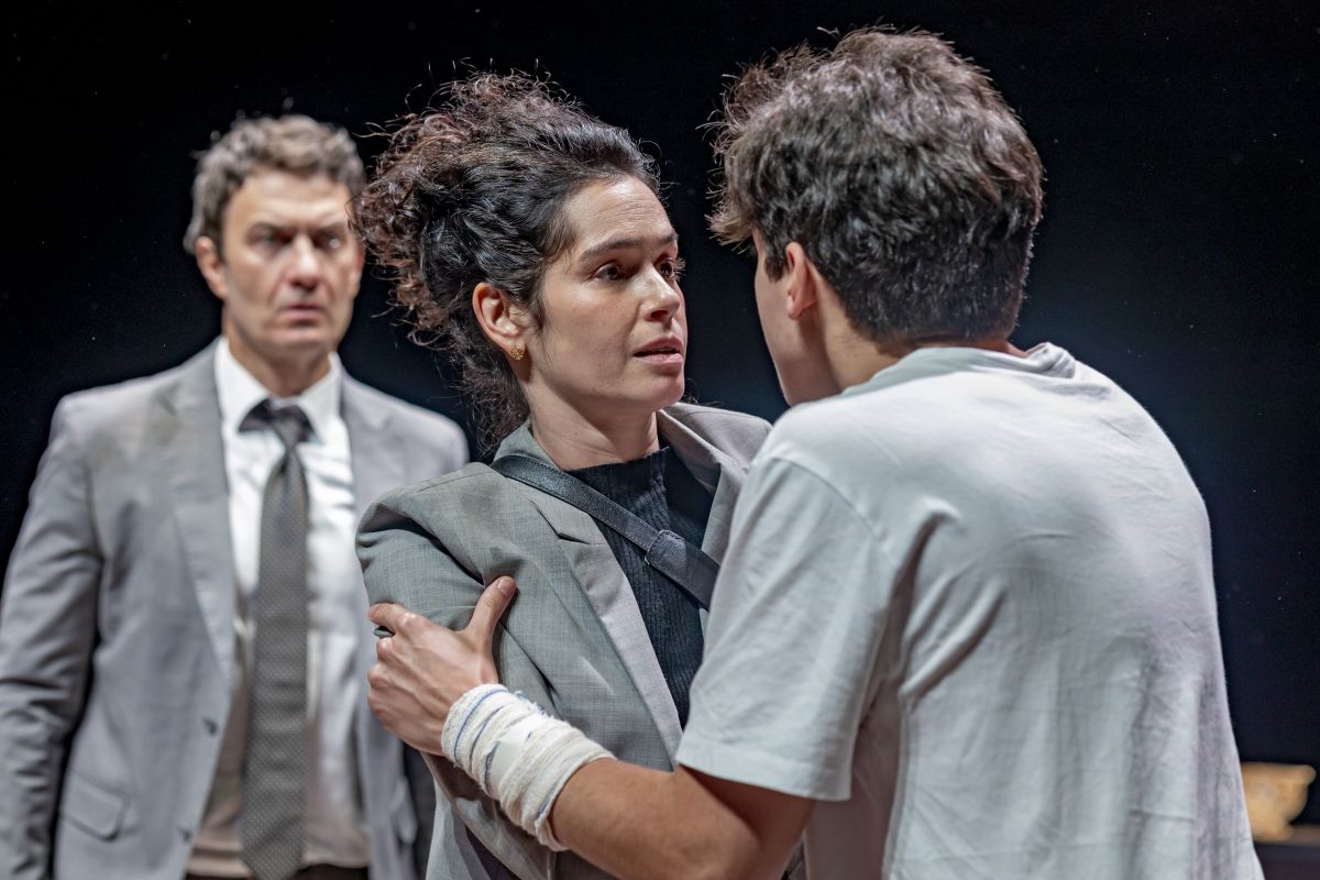 Peça com Gabriel Braga Nunes e Maria Flor será encenada no Teatro Glória Giglio