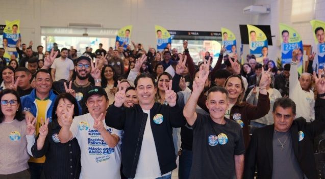 Rogério Franco em reunião de campanha