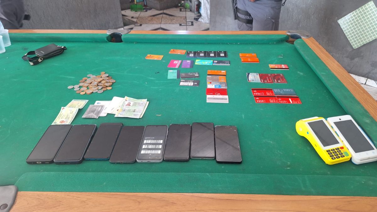 Cartões apreendidos pela PM em Itapevi