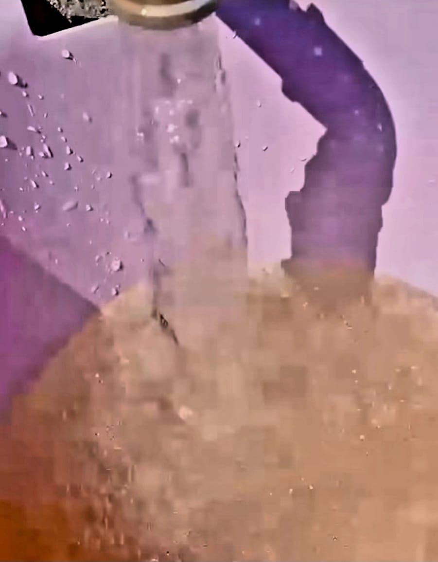 água