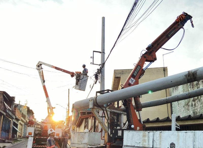 Colisões contra postes caem 11% na Grande SP, mas sobem em Barueri